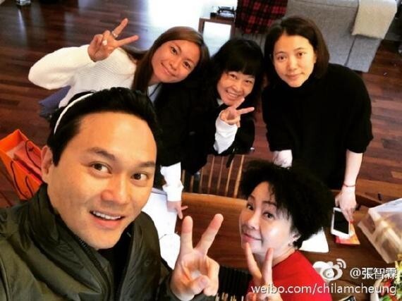 张智霖初四带发卡拜年 袁咏仪素颜出镜 张智霖初四带发卡拜年 袁咏仪素颜出镜