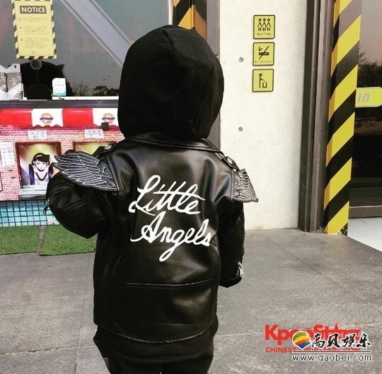 演员李珉廷通过个人Instagram公开了儿子的近照