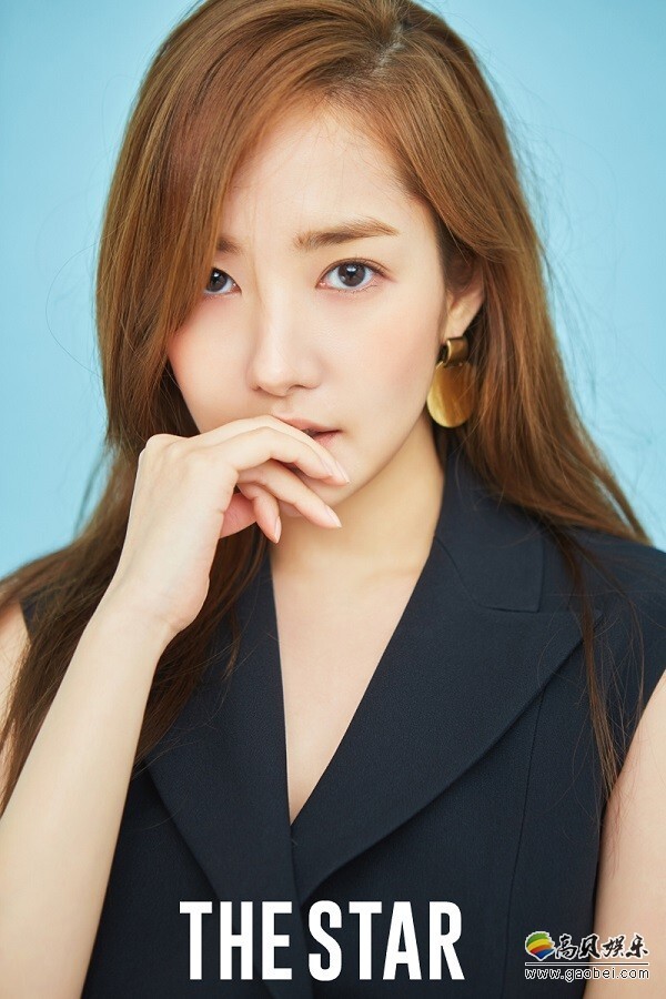 《THE STAR》杂志方面公开了一组演员朴敏英拍摄的5月刊写真 《THE STAR》杂志方面公开了一组演员朴敏英拍摄的5月刊写真