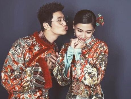 有网友在微博上曝光了一组黄晓明和Baby的中式婚纱照 有网友在微博上曝光了一组黄晓明和Baby的中式婚纱照