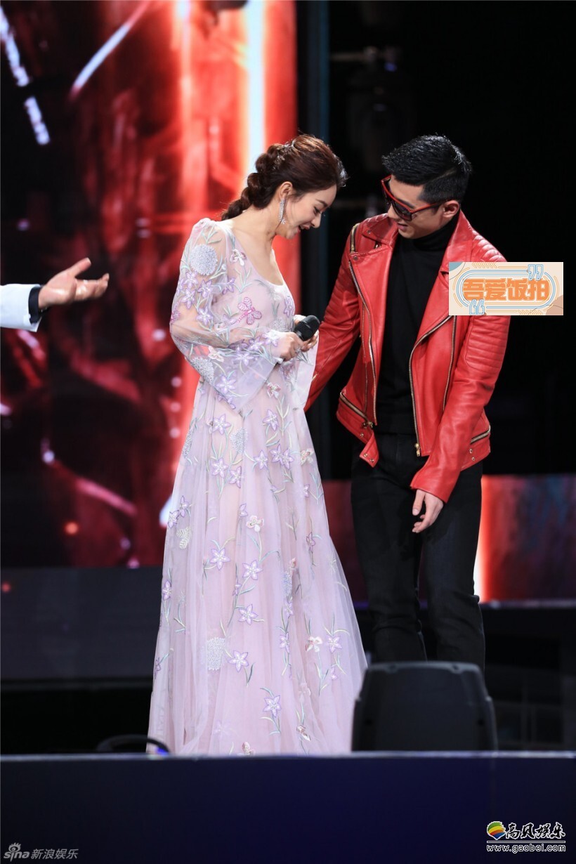 张继科赵丽颖牵手唱《私奔到地球》 张继科赵丽颖牵手唱《私奔到地球》
