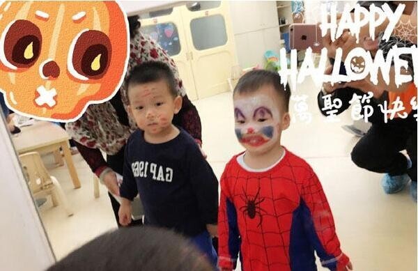 谢楠儿子万圣节也来搞怪了? 谢楠儿子万圣节也来搞怪了?