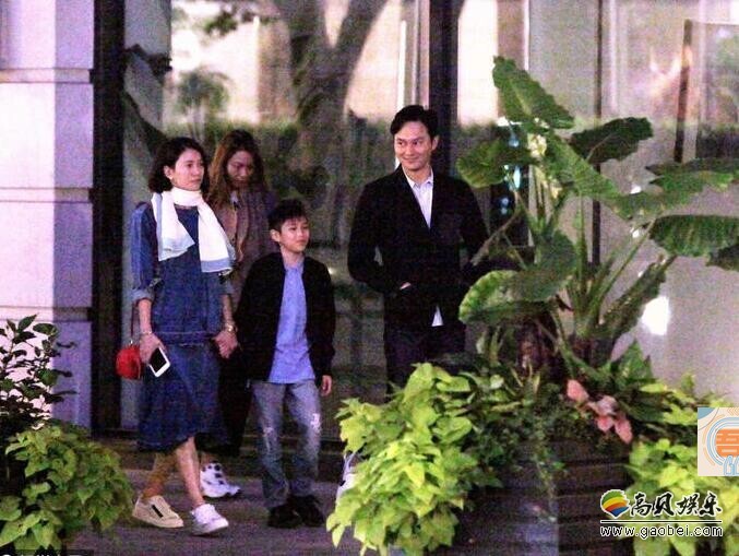 袁咏仪张智霖在夜上海轧起了马路？