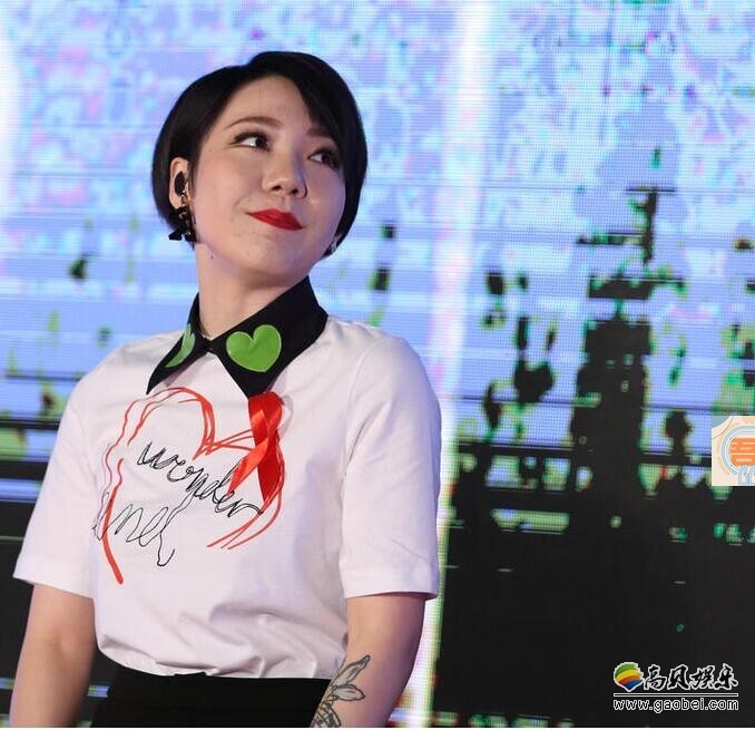 吴莫愁参加艾滋病公益活动叫了什么歌? 吴莫愁参加艾滋病公益活动叫了什么歌?