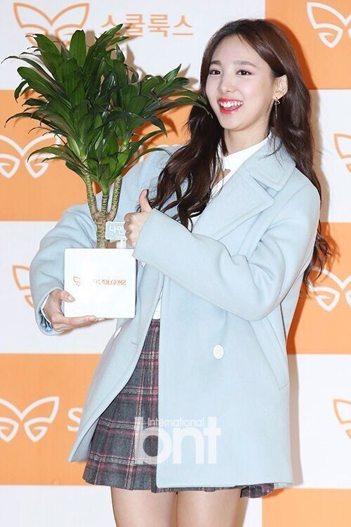 韩国女团TWICE出席了“SKOOLOOKS希望活动” 韩国女团TWICE出席了“SKOOLOOKS希望活动”