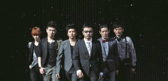 《天天向上》曾经和现在都有哪些常驻主持人？