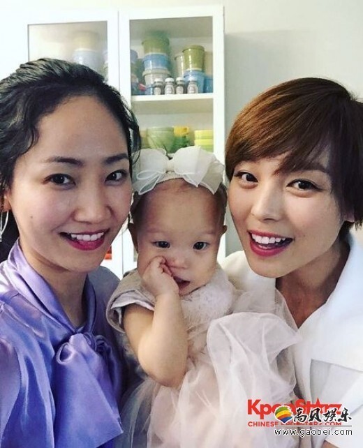 先艺通过个人Instagram公开了与誉恩的合照