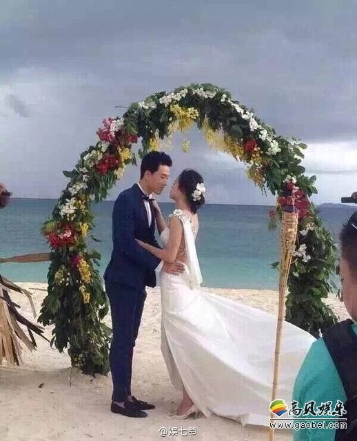 刘翔工作室发微博辟谣，称是在拍婚纱照