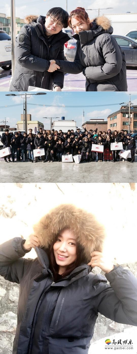 演员朴信惠于近期为电影《沉默》赠送了羽绒外套 演员朴信惠于近期为电影《沉默》赠送了羽绒外套