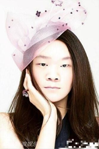 近日岳云鹏在网上晒出一张自己的另类近照