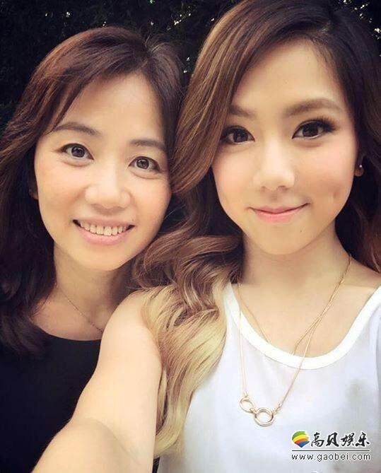 邓紫棋难得曝光妈妈的近照 邓紫棋难得曝光妈妈的近照