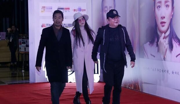 “和珅纪晓岚”又一起同框了， 中间来一个冰冰？