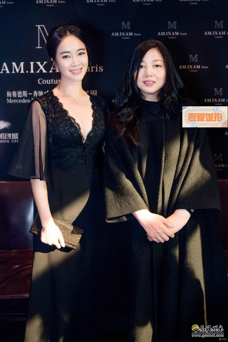 北京时装周,左小青获量身定制深V礼服? 北京时装周,左小青获量身定制深V礼服?