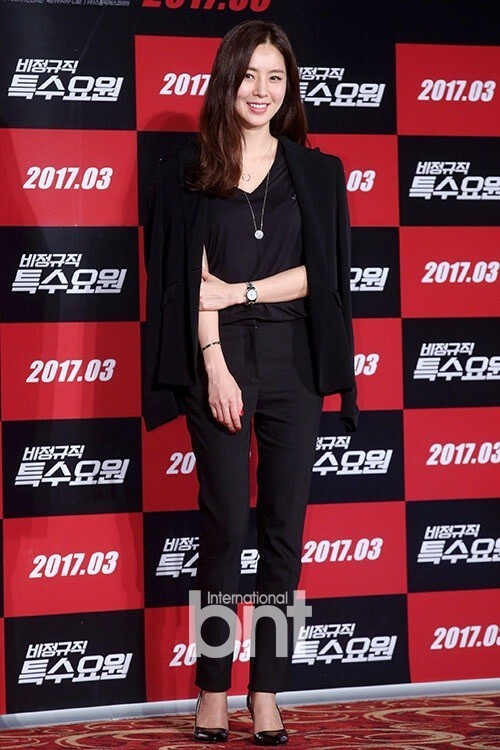 据韩国某媒体报道，韩彩雅与Cha Seji已交往一年