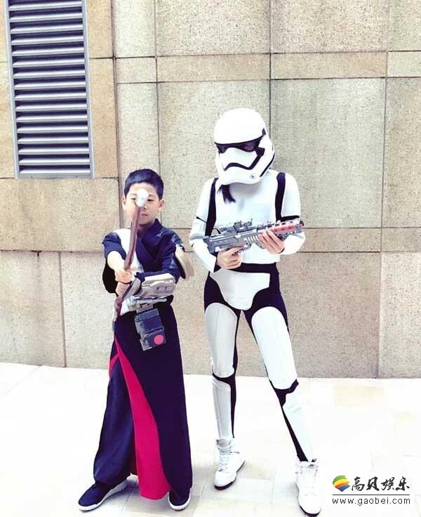 甄子丹儿女COS星球大战了? 甄子丹儿女COS星球大战了?