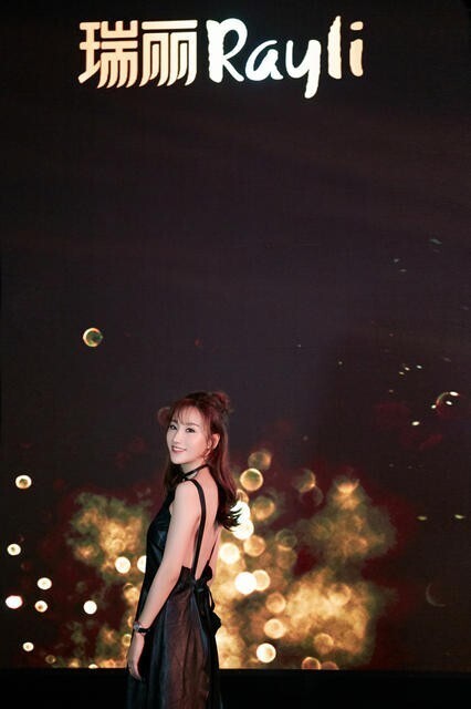 高洋受邀出席2016年《瑞丽服饰与美容》粉丝节了？