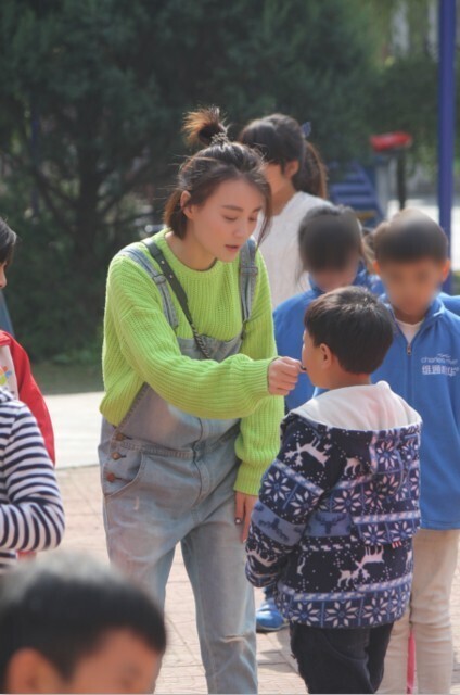 女星毛林林做义工,气温骤降爱心暖暖? 女星毛林林做义工,气温骤降爱心暖暖?