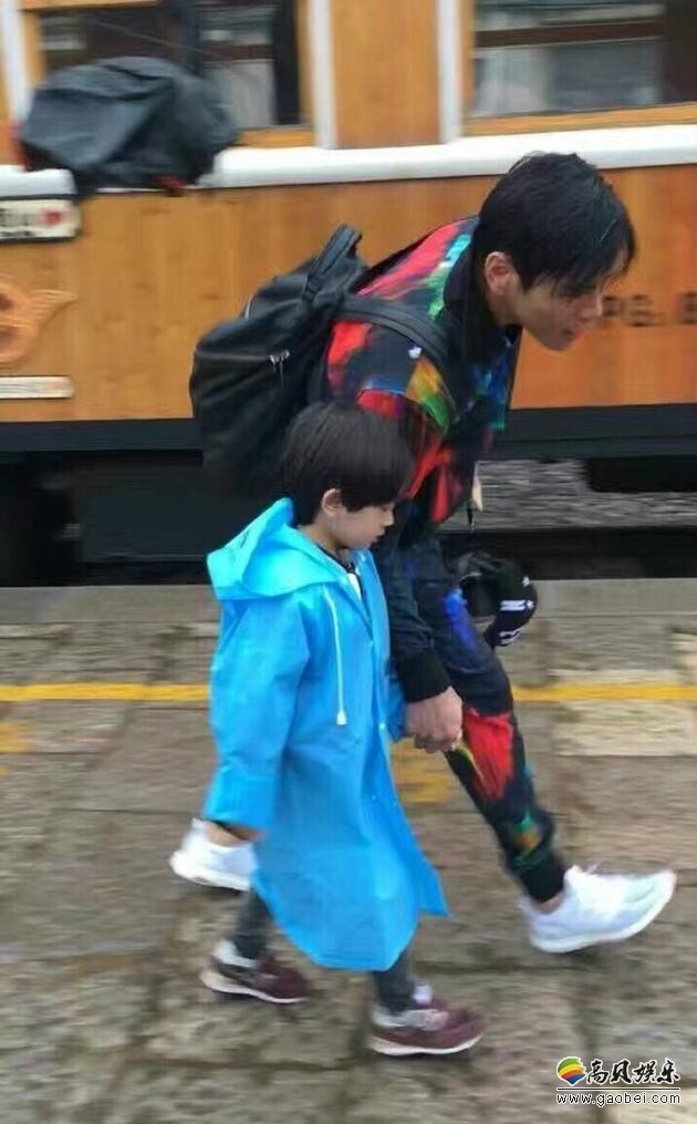 《爸爸去哪儿4》未见黄致列踪影，反而出现了向佐？