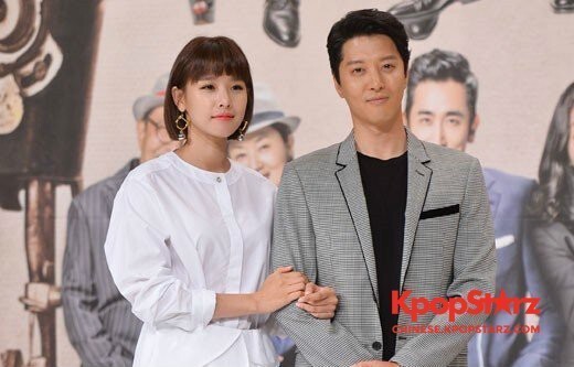 李东健与赵允熙在《月桂树西装店的绅士们》制作组见面了 李东健与赵允熙在《月桂树西装店的绅士们》制作组见面了