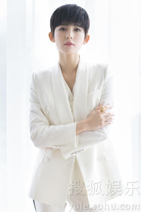 古力娜扎参加某品牌在香港举办的高级定制系列海外首秀