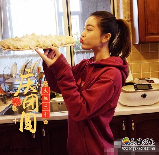 演员葛天在微博中晒出了包饺子的视频