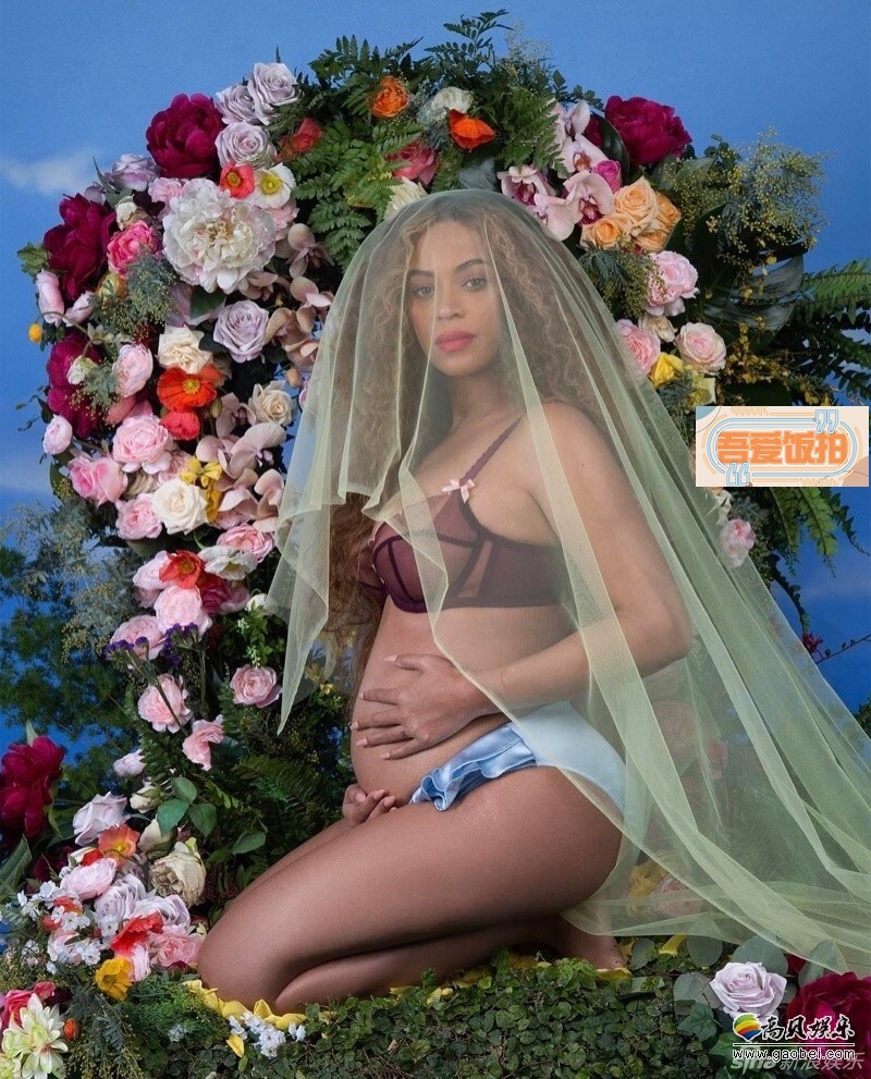 北京时间2月2日，碧昂斯在Ins上晒出一张大肚照