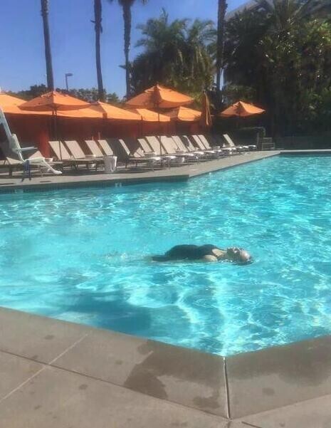 日前孕妈孙茜曝光了一组挺孕肚游泳照? 日前孕妈孙茜曝光了一组挺孕肚游泳照?