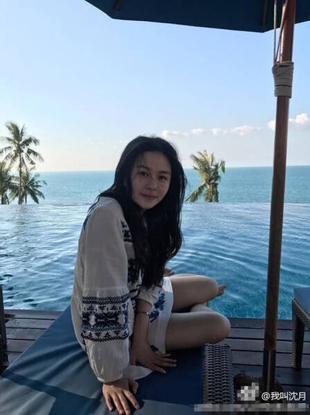 邱淑贞15岁女儿沈月晒出美照