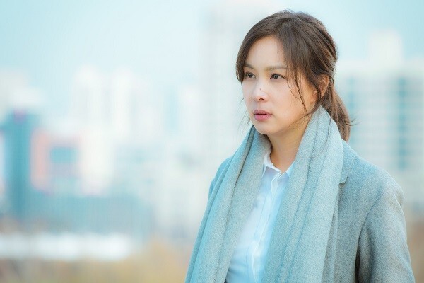 新月火剧《完美的妻子》剧组公开了一组主演高素荣的剧照 新月火剧《完美的妻子》剧组公开了一组主演高素荣的剧照