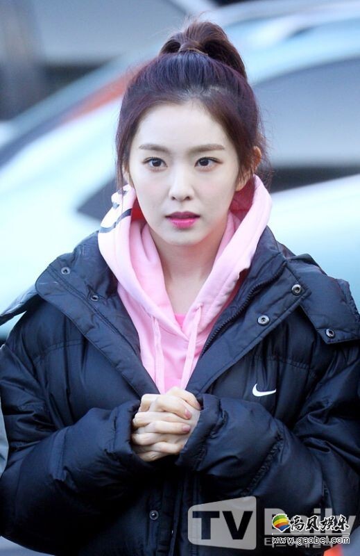 最近一组Irene参加S.M娱乐面试的照片被公开 最近一组Irene参加S.M娱乐面试的照片被公开