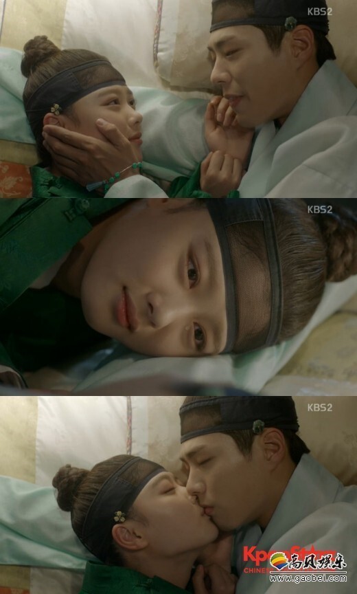 洪乐瑥与李韺同床主动献吻 洪乐瑥与李韺同床主动献吻