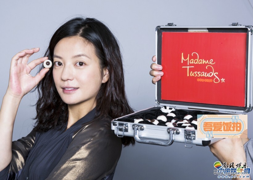 近日一组赵薇为其蜡像量身的照片曝光