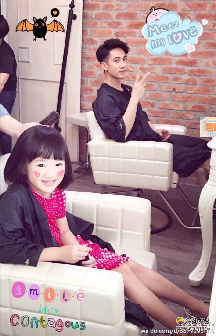 昨晚吴尊晒出和女儿NeiNei的合照