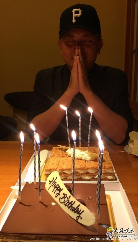 刘涛晒出一张为老公王珂庆生 刘涛晒出一张为老公王珂庆生