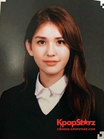 I.O.I成员Somi参加了3日举行的首尔某中学的毕业典礼 I.O.I成员Somi参加了3日举行的首尔某中学的毕业典礼