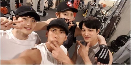 组合GOD成员朴俊亨公开了自己和韩流明星们在健身房的认证照 组合GOD成员朴俊亨公开了自己和韩流明星们在健身房的认证照
