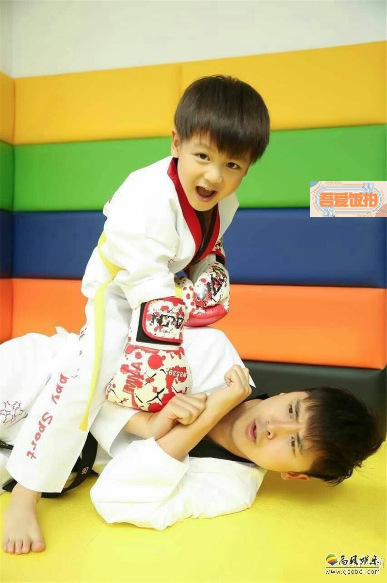 “森碗”小亮仔跆拳道服霸气，范儿十足？