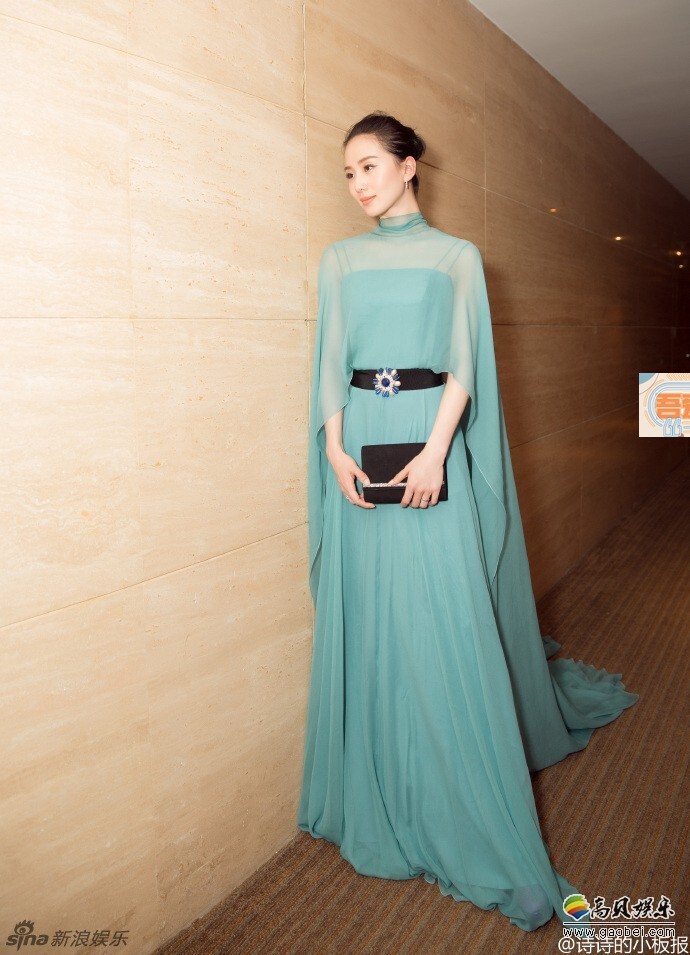 网友晒出刘诗诗亮相某庆典活动照片 网友晒出刘诗诗亮相某庆典活动照片