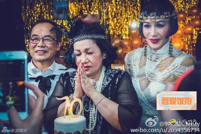 钟丽缇在微博晒出一组妈妈举办生日派对的照片 钟丽缇在微博晒出一组妈妈举办生日派对的照片