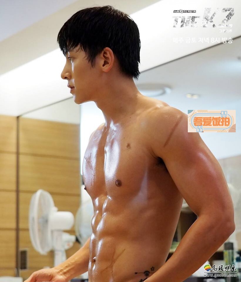 池昌旭剧中在浴室上演武打戏、露出壮硕身材 池昌旭剧中在浴室上演武打戏、露出壮硕身材