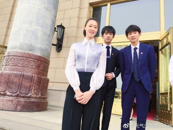 王源、易烊千玺4日在北京出席全国大中学生文艺会演 王源、易烊千玺4日在北京出席全国大中学生文艺会演