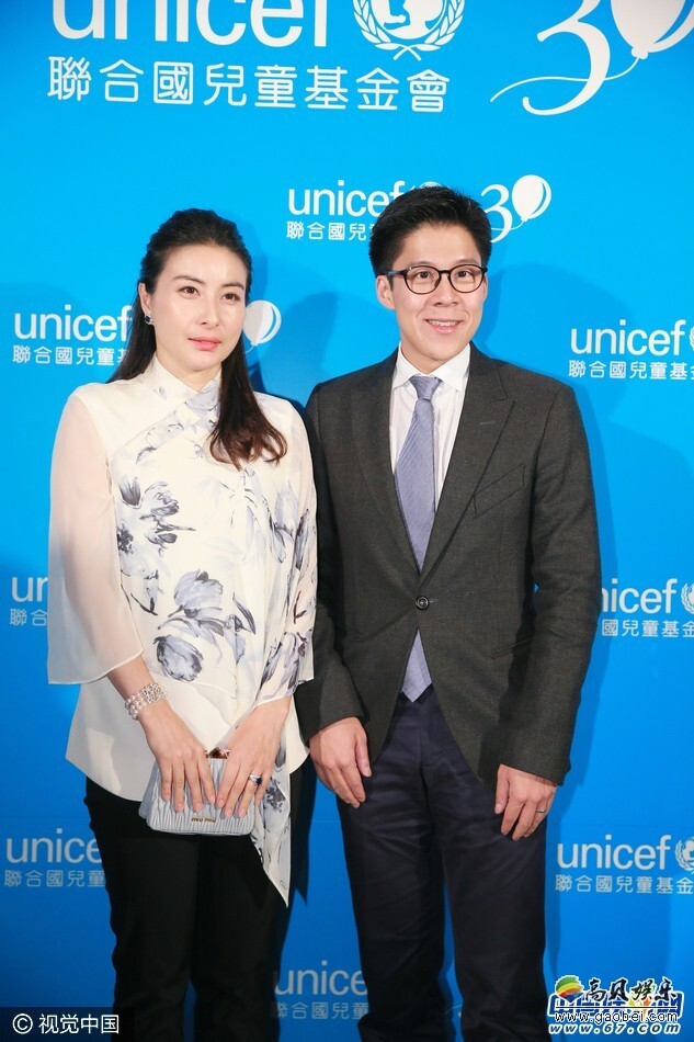 名人李嘉诚与徐子淇夫妇出席某慈善组织的30周年慈善晚宴 名人李嘉诚与徐子淇夫妇出席某慈善组织的30周年慈善晚宴