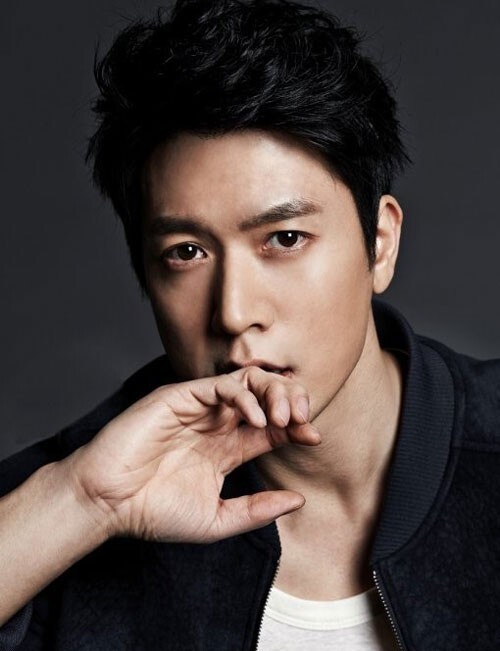 Wealth娱乐方面表示已与演员赵显宰签订专属合同