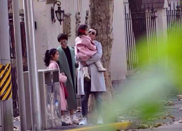 文章马伊琍一家四口外出曝光了？