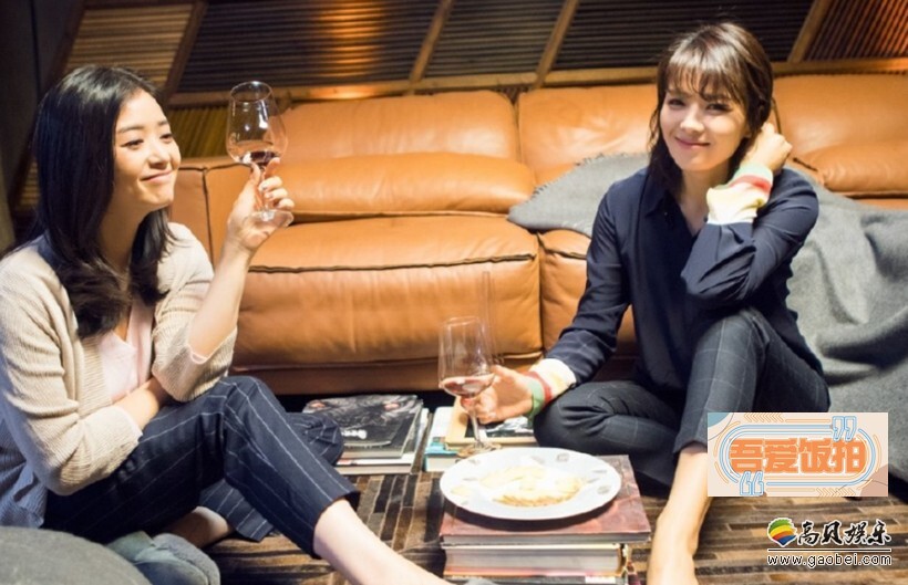 刘涛与蒋欣坐在地毯上把酒言欢了? 刘涛与蒋欣坐在地毯上把酒言欢了?