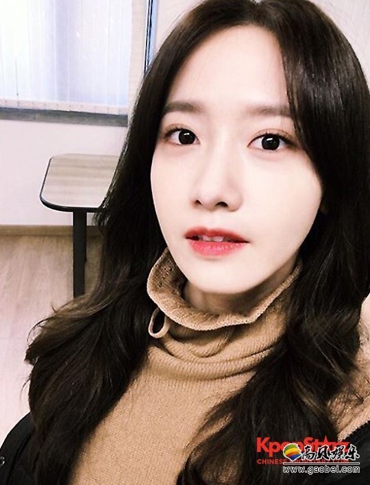 允儿INS与微博同更了自拍 与秋日女神同约今晚《The K2》