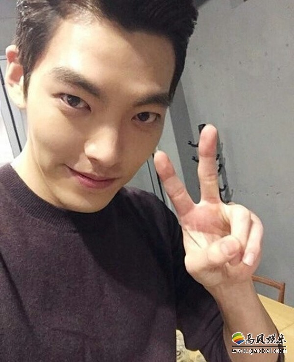 演员金宇彬在自身SNS发布一张自拍照 演员金宇彬在自身SNS发布一张自拍照