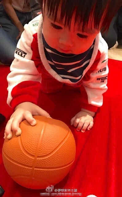 Kyson周岁抓周抓了什么呢？