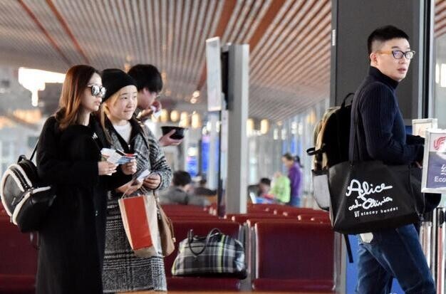 人妻张靓颖为什么说成都举办的婚礼暂缓了? 人妻张靓颖为什么说成都举办的婚礼暂缓了?