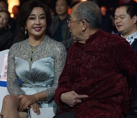 刘晓庆的话剧《武则天》得了什么奖？